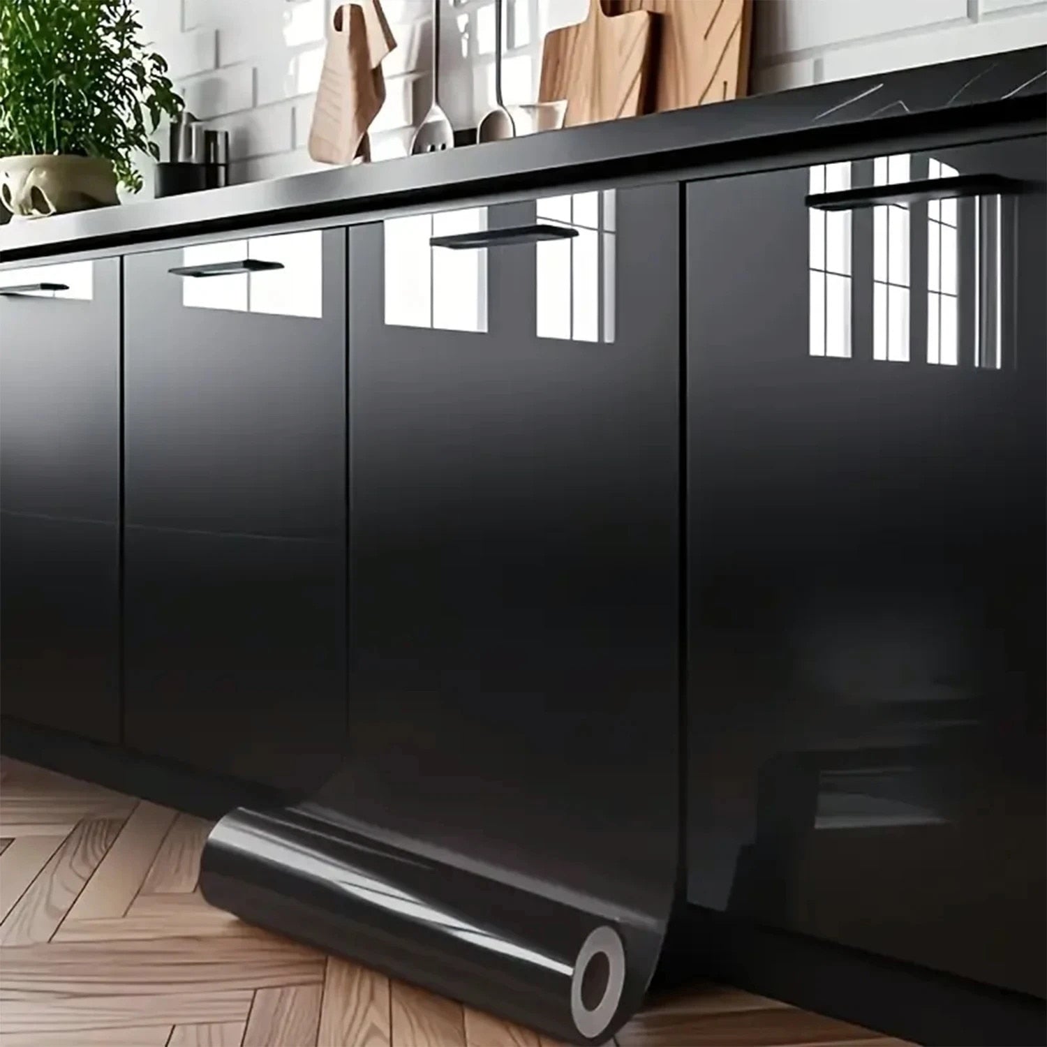 Folie Autoadeziva Neagra Macvi® Rezistenta la Caldura 10 m x 60 cm, Impermeabila si Anti-Ulei, Tip Rola, Pentru Bucatarie si Mobilier, Finisaj Lucios