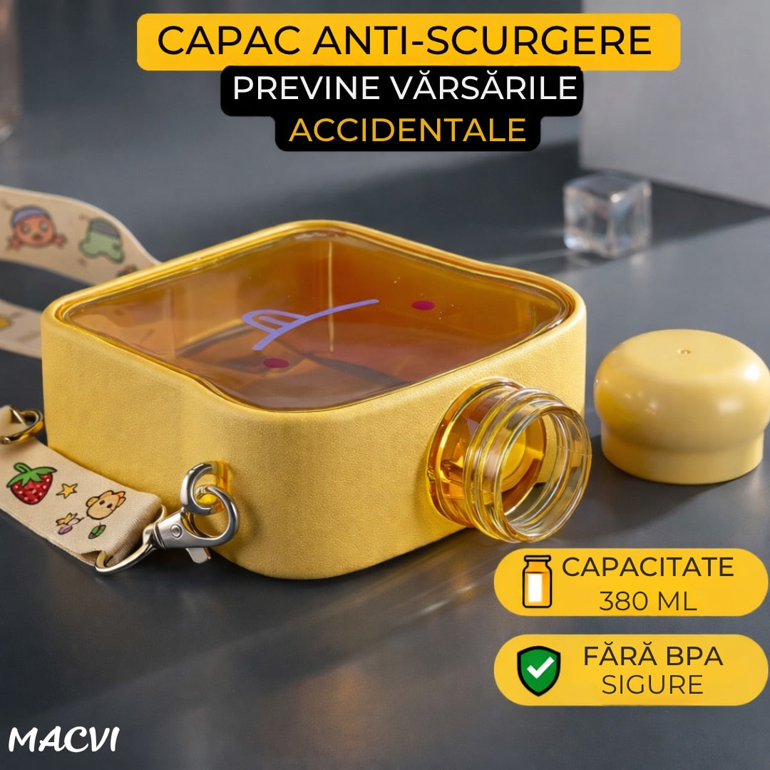 Sticla de Apa pentru Copii Macvi® Forma Toast, 380 ml, Fara BPA, Anti-Scurgere, Capac Etans, Curea Reglabila de Transport, Usor de Curatat, Galben